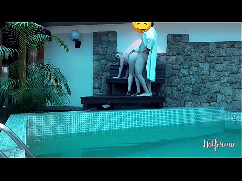 ❤️ Kāhea ʻo Boss i ke kaikamahine i ka loko wai, akā ʻaʻole hiki iā ia ke pale i ka wela ❤️❌ Porn video ia makou